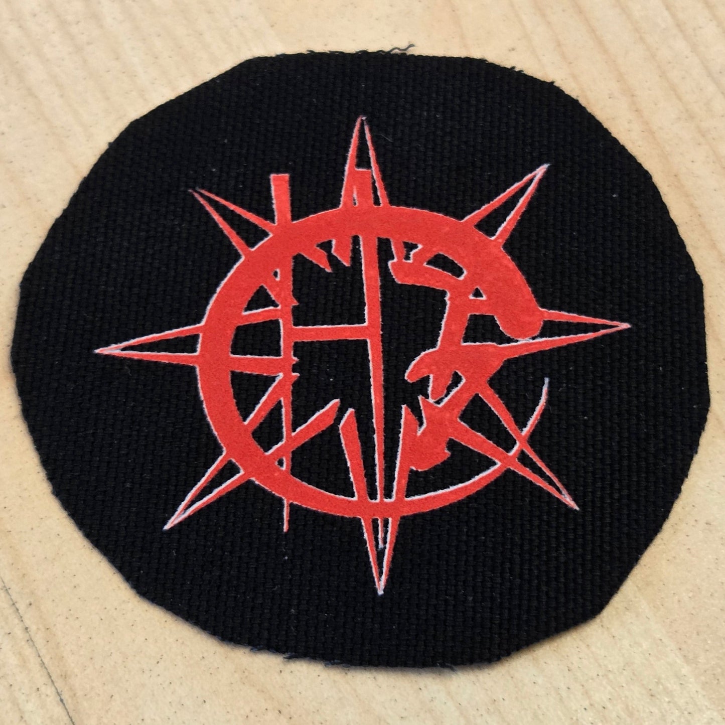 Charta 77 - Symbol (röd) (tygpatch)