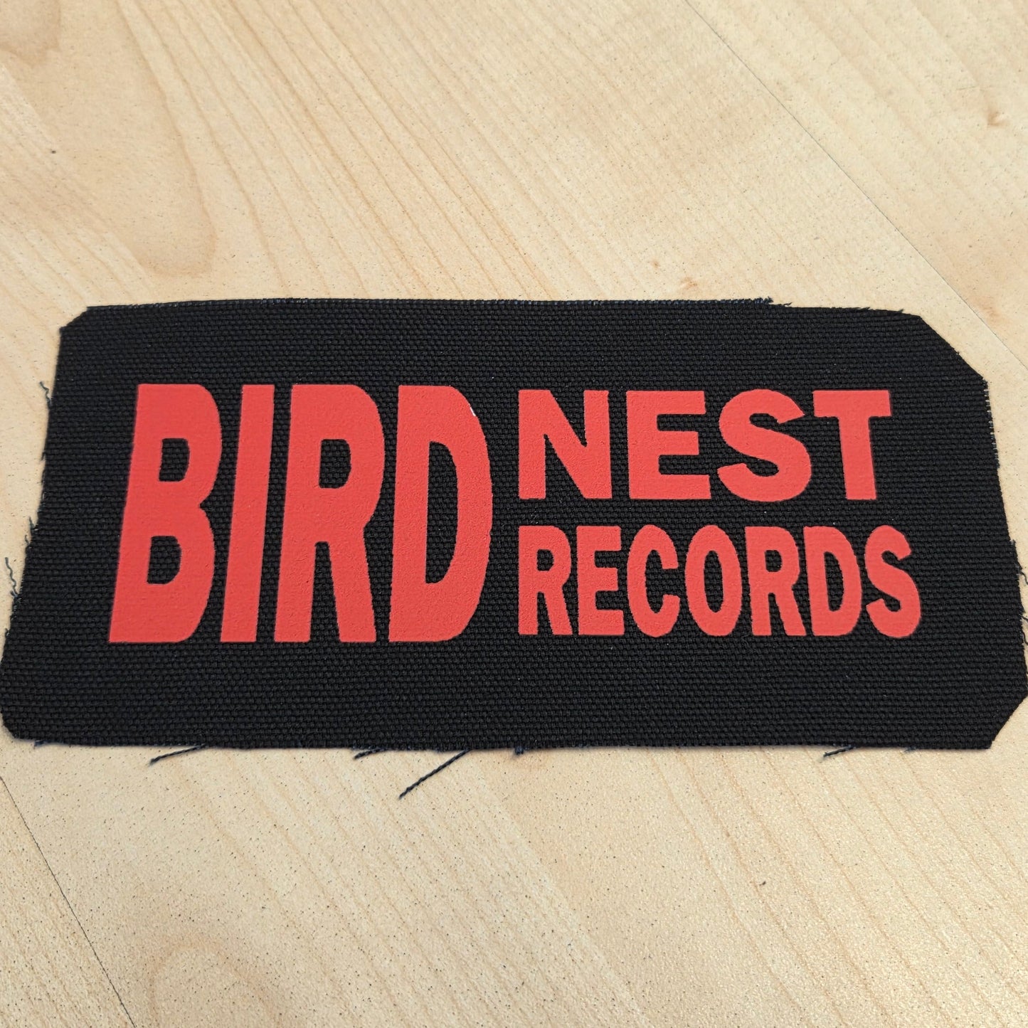 Birdnest Records - Logo (röd) (tygpatch)