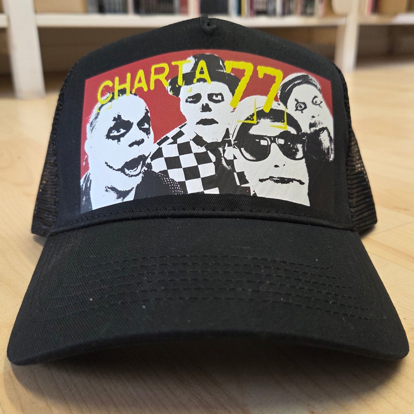 Charta 77 - Förhandla med clowner (Keps)
